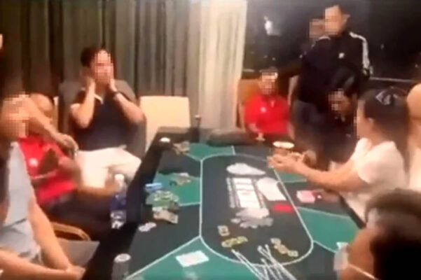 Phá đường dây đánh bài poker tại khách sạn của nhóm quý ông golfer